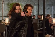 Ilsa Faust (Rebecca Ferguson) nutzt Ethan Hunt (Tom Cruise) in London als Schutzschild, als man sie ausschalten will.