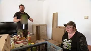 Die Punks Paddy (li.) und Lausi sind am Packen