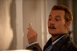 Eigentlich h&auml;tte Lord Mortdecai (Johnny Depp) mit seinen Schulden und dem Auftrag von Inspector Martland schon genug zu tun, doch sein neuer Schnurbart "Moustache" fordert immer wieder seine Aufmerksamkeit ...