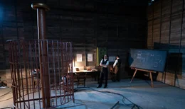 Mit der Erfindung der heute sogenannten Teslaspule glaubte Nikola Tesla (Ivan Ivanov), seinem Traum der freien Energie&uuml;bertragung einen Schritt n&auml;her gekommen zu sein.