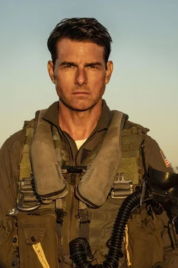 Pete "Maverick" Mitchell (Tom Cruise)