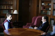 Die Tochter einer angesehenen Richterin wurde ermordet. Dr. Cal Lightman (Tim Roth, re.) befragt Troy Dixon (Adam Crosby), einen ehemaligen Mitschüler.