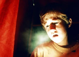 Cole Sear (Haley Joel Osment)