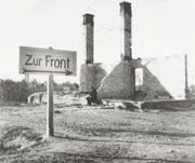 Momentaufnahme in einer polnischen Stadt nach dem Überfall der Wehrmacht auf das Land im Spätsommer. Momentaufnahme in einer polnischen Stadt nach dem Überfall der Wehrmacht auf das Land im Spätsommer.