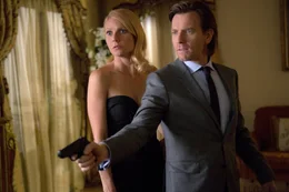 Der eigenwillige Inspector Martland (Ewan McGregor, r.) ist seit Jahren heimlich in Johanna (Gwyneth Paltrow, l.), die Frau von Lord Mortdecai, verliebt. Aber hat er bei ihr &uuml;berhaupt eine Chance?
