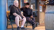 Zak Bagans (r.)