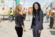 Gelingt es Dr. Maura Isles (Sasha Alexander, l.) und Jane Rizzoli (Angie Harmon) den erbitterten Krieg zwischen einem Konzern und der Mafia auf den Bostoner Docks zu stoppen?