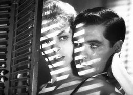 Marion Crane (Janet Leigh, l.), eine Sekret&auml;rin aus Phoenix, ist es leid, sich mit ihrem Freund Sam (John Gavin, r.) nachmittags heimlich in billigen Absteigen treffen zu m&uuml;ssen ?; Marion Crane (Janet Leigh, l.), eine Sekret&auml;rin aus Phoenix, ist es leid, sich mit ihrem Freund Sam (John Gavin, r.) nachmittags heimlich in billigen Absteigen treffen zu m&uuml;ssen ?