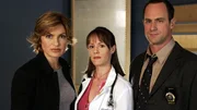 In einem Vergewaltigungsfall an Behinderten sind Stabler (Christopher Meloni) und Benson (Mariska Hargitay, l.) auf die Hilfe von Psychiaterin Dr. Rebecca Hendrix (Mary Stuart Masterson) angewiesen.