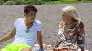 Mateo genießt sein Date mit Sarah.