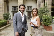 Ein Sommer in der Toskana Annäherung: Kerem Can als Alessandro della Torre, Wolke Hegenbarth als Laura Hansen