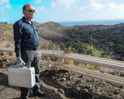 Ein Killer (Peter Weller), der zwei Handprothesen tr&auml;gt, t&ouml;tet systematisch Cops. Mit Vorliebe nimmt er ehemalige Kollegen von Steves verstorbenem Vater ins Visier. Ist Steve nun auch in Lebensgefahr?