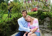 ARD STURM DER LIEBE FOLGE 1395, am Freitag um 15:10 Uhr im ERSTEN. Michael (Erich Altenkopf, h.l.) sieht, wie nah sich Jacob (Andreas Thiele, l.) und seiner Tochter Debbie (Lea Marlen Woitack, r.) sind.