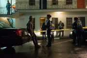 Bosch Staffel 1 Folge 6 Derselbe Täter, ein neuer Tatort: Titus Welliver als Harry Bosch (vorne l.), Amy Aquino als Lieutenant Grace Billets (vorne 2.v.l.) Bosch Staffel 1 Folge 6 Derselbe Täter, ein neuer Tatort: Titus Welliver als Harry Bosch (vorne l.), Amy Aquino als Lieutenant Grace Billets (vorne 2.v.l.)