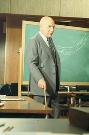 Lt. Theo Kojak (Telly Savalas) ermittelt im Fall eines ermordeten Anwalts, der undercover einem Korruptionsskandal in der Stadtverwaltung auf die Spur kommen wollte - und prompt begibt er sich selbst dabei in tödliche Gefahr ...