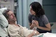 Lisa Cuddy (Lisa Edelstein) kümmert sich um House (Hugh Laurie), der sich zu dem riskanten Eingriff bereit erklärt hat, eine erneute Reise in sein Unterbewusstsein zu unternehmen, um Amber das Leben zu retten. Lisa Cuddy (Lisa Edelstein) kümmert sich um House (Hugh Laurie), der sich zu dem riskanten Eingriff bereit erklärt hat, eine erneute Reise in sein Unterbewusstsein zu unternehmen, um Amber das Leben zu retten.