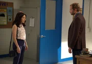 Jessica Huang (Constance Wu, l.); Mr. Grant (Ryan Hansen, r.) Jessica Huang (Constance Wu, l.); Mr. Grant (Ryan Hansen, r.)