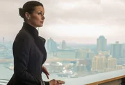 Fast wäre Danny zu Rorke gegangen, doch vorrangig mithilfe seiner attraktiven Schwester Erin (Bridget Moynahan) bekommen sie Antworten aus dem stinkreichen Verdächtigen ...