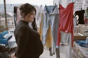 Mutter unter Vertrag - Leihmutterschaft in Georgien. Zhana trägt zum dritten Mal ein Kind für eine fremde Familie aus - als Leihmutter in Georgien.