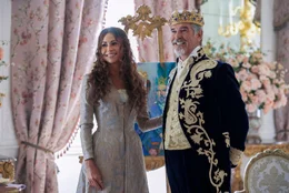 Queen Beatrice (Minnie Driver) und King Rowan (Pierce Brosnan)