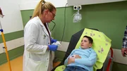 In der S&uuml;dklinik versuchen die &Auml;rzte zudem herauszufinden, was einem Sch&uuml;ler fehlt, der sich immer wieder &uuml;bergeben muss.