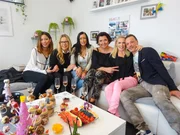 V.l.: Aylin, Sabine, Maria, Sandra, Andrea und Shoppingbegleitung Reiner