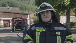 Nina ist die Leiterin mehrerer Freiwilligen-Teams. Sie ist die Feuerwehr, wenn es irgendwo brennt, wenn Beschwerden kommen, Schrauben fehlen oder es an Einlasskontrollen stockt.