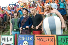 (v.l.n.r.) Grautvornix (Vincent Lacoste); Teefax (Guillaume Gallienne); Asterix (Edouard Baer); Obelix (G&eacute;rard Depardieu)