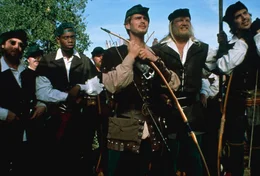 Robin (Cary Elwes, M.) k&auml;mpft zusammen mit seinem treuen Diener Blinzler (Mark Blankfield, l.), seinem arabischen Freund Ahchoo (David Chappelle, 2.v.l.), dem H&uuml;nen Little John (Eric Allan Kramer, 2.v.r.) und Will Scarlet O'Hara (Matthew Porretta, r.) aus Georgia gegen den tyrannischen und vertrottelten Prinz John ...