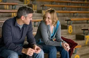 Obwohl auch ein Vielflieger, weckt Alex (Vera Farmiga, r.) in Ryan (George Clooney, l.) Gef&uuml;hle, die er l&auml;ngst vergessen hatte ...