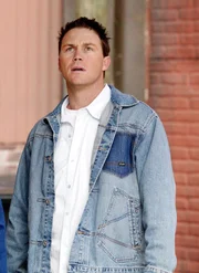 Als ein Busfahrer nach einem Herzstillstand reanimiert wird, behauptet er, er sei einem Engel begegnet, der Leo (Brian Krause) hei&szlig;t ...