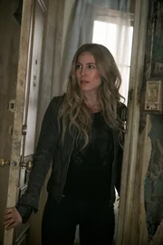Für die Liebe widersetzt sich Maggie (Sarah Carter) sogar den Befehlen des Captain ...