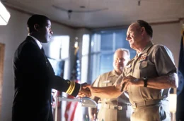 V.l.: Ron Hunter (Denzel Washington), COB (George Dzundza) und Kapit&auml;n Frank Ramsey (Gene Hackman)