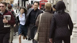 Die atemlose Schnitzeljagd f&uuml;hrt Langdon (Tom Hanks) und Sophie (Audrey Tautou) von Paris &uuml;ber London bis nach SchottlandDie atemlose Schnitzeljagd fĂĽhrt Langdon (Tom Hanks) und Sophie (Audrey Tautou) von Paris ĂĽber London bis nach Schottland