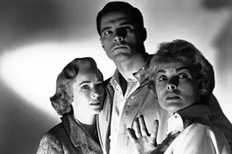 Sam Loomis (John Gavin), seine Geliebte Marion Crane (Janet Leigh, re.) und deren Schwester Lila (Vera Miles).