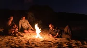 Christoph Maria Herbst lässt einen Drehtag in Australien an einem Lagerfeuer ausklingen