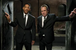 L-R: J (Will Smith) und K (Tommy Lee Jones)