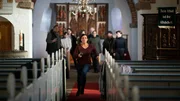 Gefährlicher Einsatz: Ina Behrendsen (Julia Brendler, M.) ermittelt nach dem Mord an dem Chormitglied Maria Fröbe undercover als Vorsängerin im Kirchenchor der katholischen Kirche auf Sylt. Gefährlicher Einsatz: Ina Behrendsen (Julia Brendler, M.) ermittelt nach dem Mord an dem Chormitglied Maria Fröbe undercover als Vorsängerin im Kirchenchor der katholischen Kirche auf Sylt.
