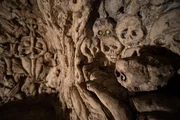 Um die uralten Chislehurst Caves in einem Londoner Vorort ranken sich Legenden.