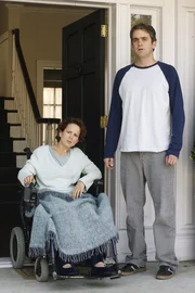 Rebecca (Jennifer Dundas, l.) und Art (Matt Roth, r.) sind geschockt über die Anschuldigung von Lynette ...