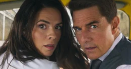 Grace (Hayley Atwell, l.); Ethan Hunt (Tom Cruise, r.)