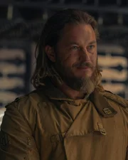 Desmond Hart (Travis Fimmel)