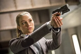 Roxy (Sophie Cookson)