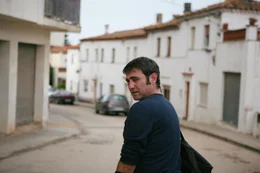 Als der spanische Aushilfsarbeiter Ivan (Sergi L&oacute;pez) der verheirateten Suzanne den Kopf verdreht, l&ouml;st er eine Katastrophe aus ...