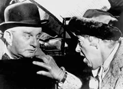 Miss Marple hat sich entschlossen, das Raetsel um den Tod der Mrs. McGinty im Alleingang zu loesen. Dabei schrecken sie und ihr Vertrauter, Mr. Springer auch nicht vor Taeuschungsmanoevern zurueck.