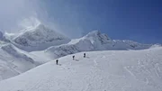 Victoria Rebensburg und die Profifreeriderinnen Sabine Schipflinger und Sandra Lahnsteiner wagen eine hochwinterliche Skidurchquerung des Salzburgerlandes