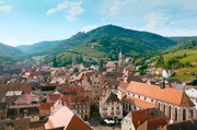 Auf Entdeckungsreise in Frankreich: Das malerische St&auml;dtchen Ribeauvill&eacute; im Elsass.