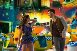 L-R:  Andie (Briana Evigan) und Sean (Ryan Guzman)