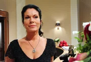 Doris (Simone Ritscher) ist hocherfreut über Theresas Sinneswandel.
