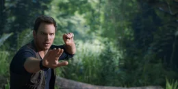 Eli Mills (Rafe Spall)